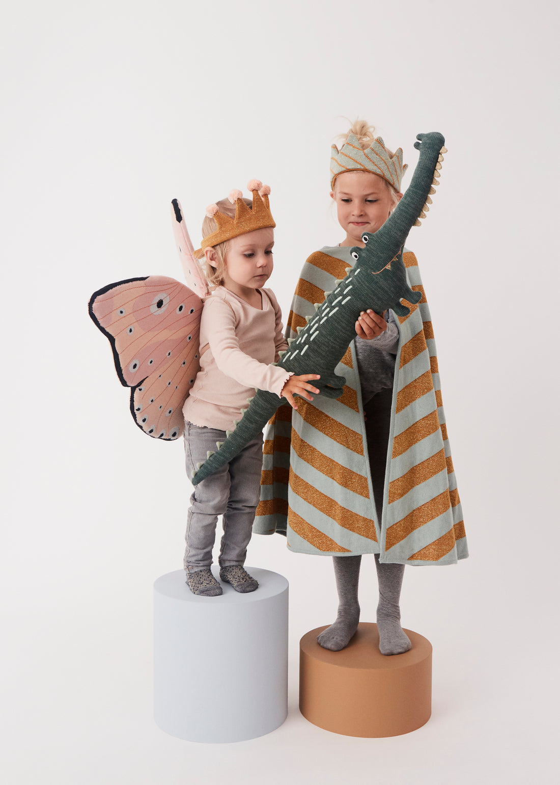 OYOY Mini Kings Cape Blue | Costumes | Children of the Wild