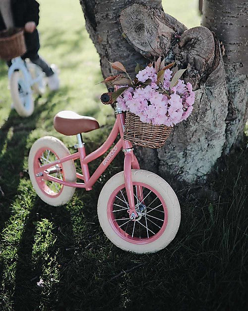 Banwood First Go Balance Bike Coral | For 2.5 - 5 years | Children of the Wild