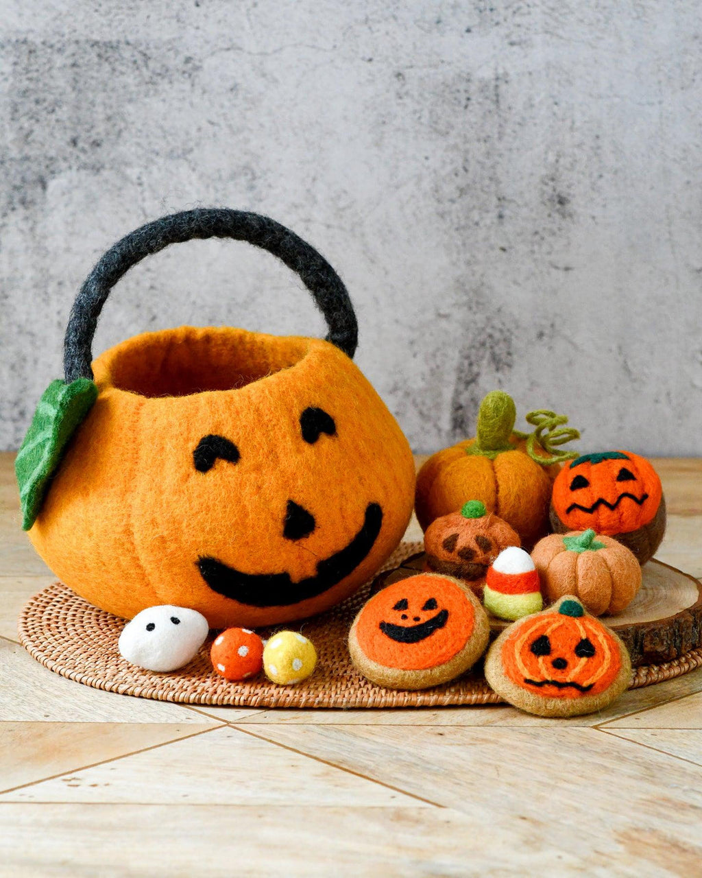Tara Treasures Jack O' Lantern Pumpkin Grazing Set | Children of the Wild