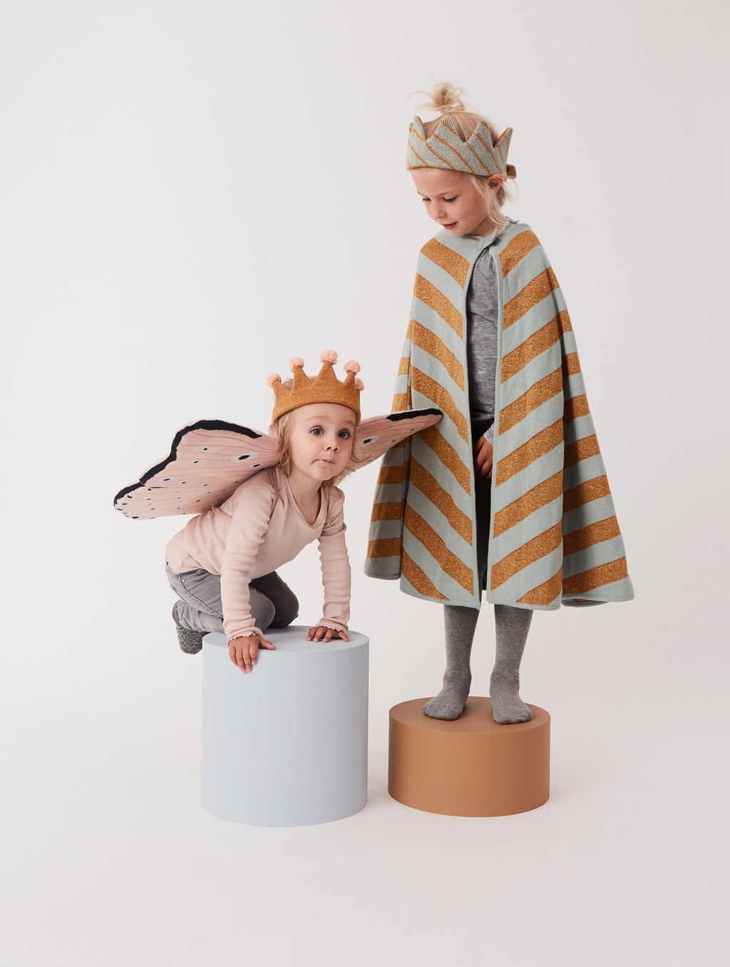 OYOY Mini Kings Cape Blue | Costumes | Children of the Wild